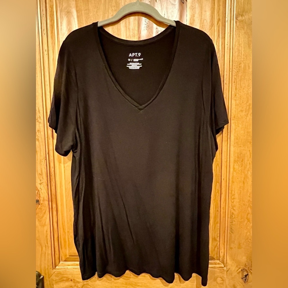 💙 Stylish Apt. 9 Women's Black V-Neck Top with Short Sleeves 💙